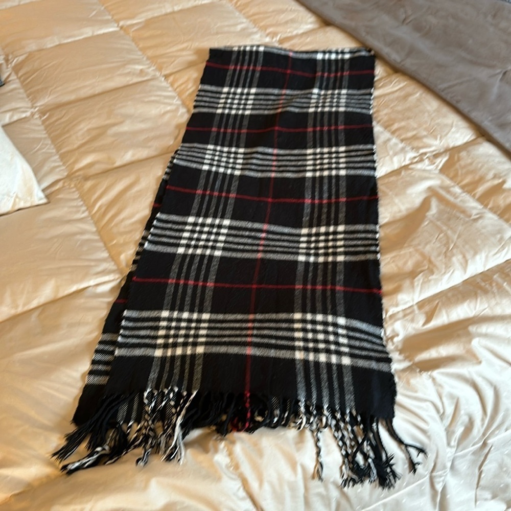 Cashmere viscose plaid winter scarf made in Italy soft freshly dry cleaned